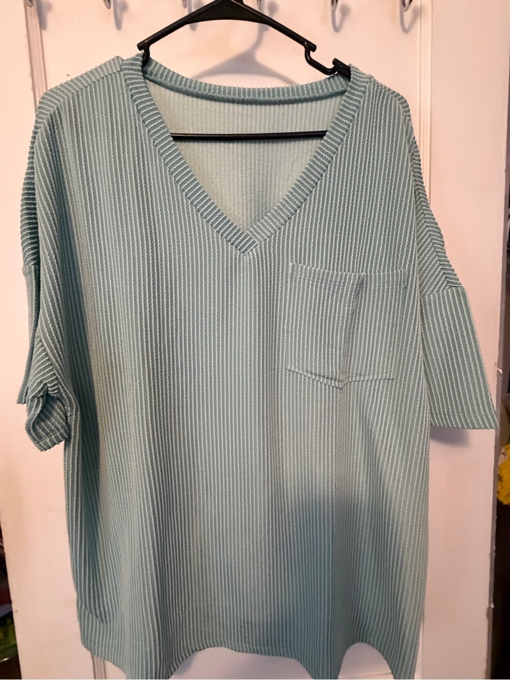 Women's Mint Ribbed V‑Neck Pocket Top